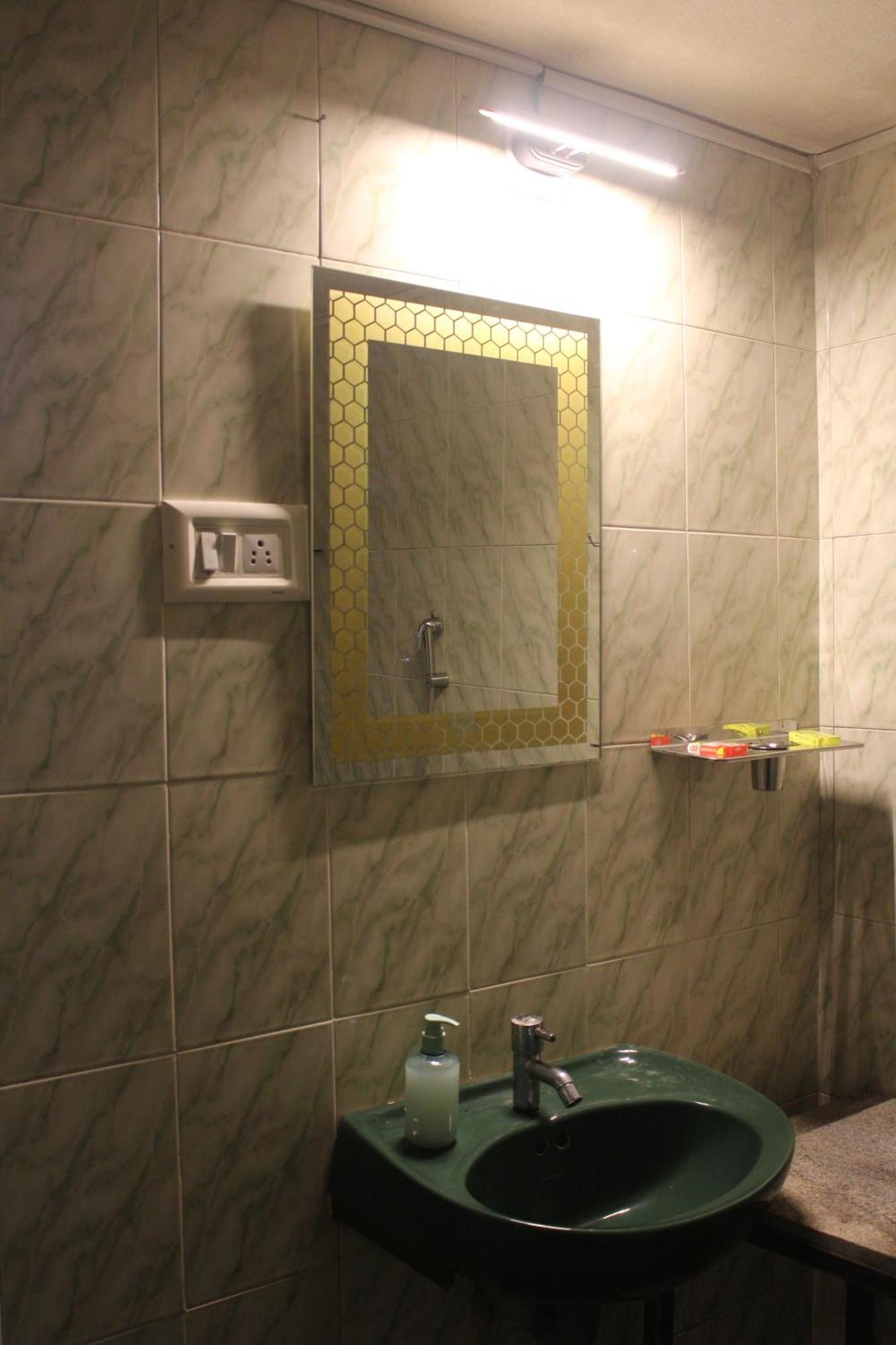 Tropical Villa Homestay Мангалор Екстериор снимка
